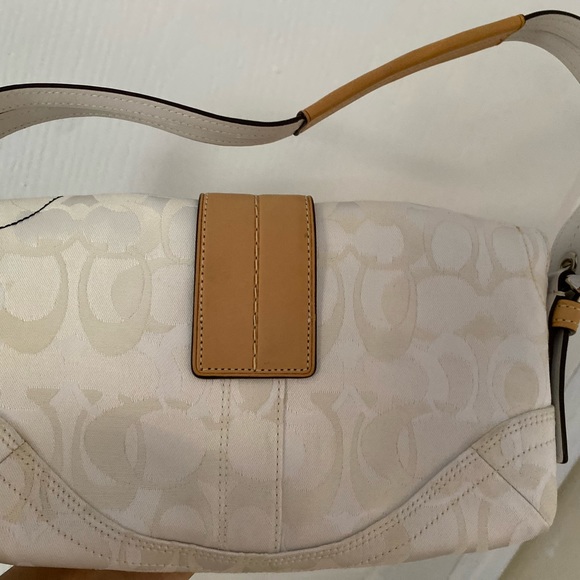 🐝Reposhing this cute unique and beautiful 🐝Coach purse. - Picture 2 of 13